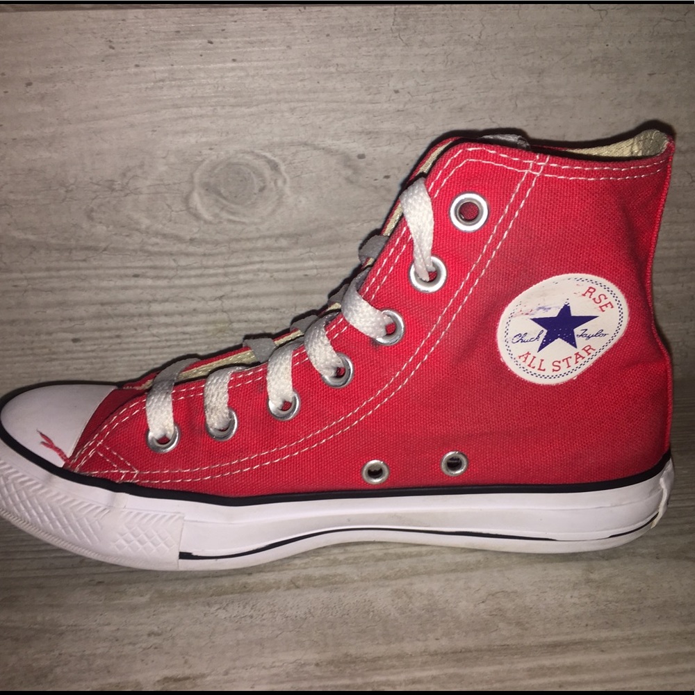 RED HIGH TOP CONVERSE